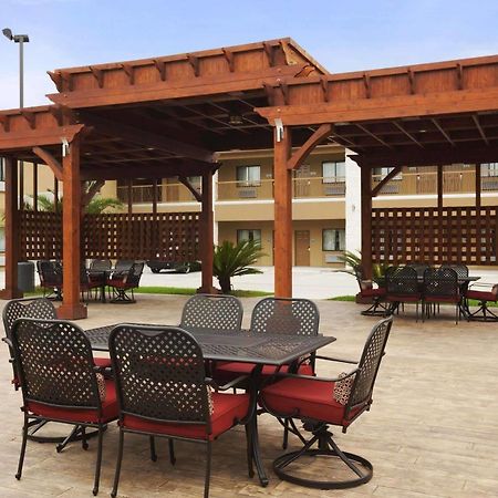 Days Inn & Suites By Wyndham Houston North-Spring Westfield Экстерьер фото