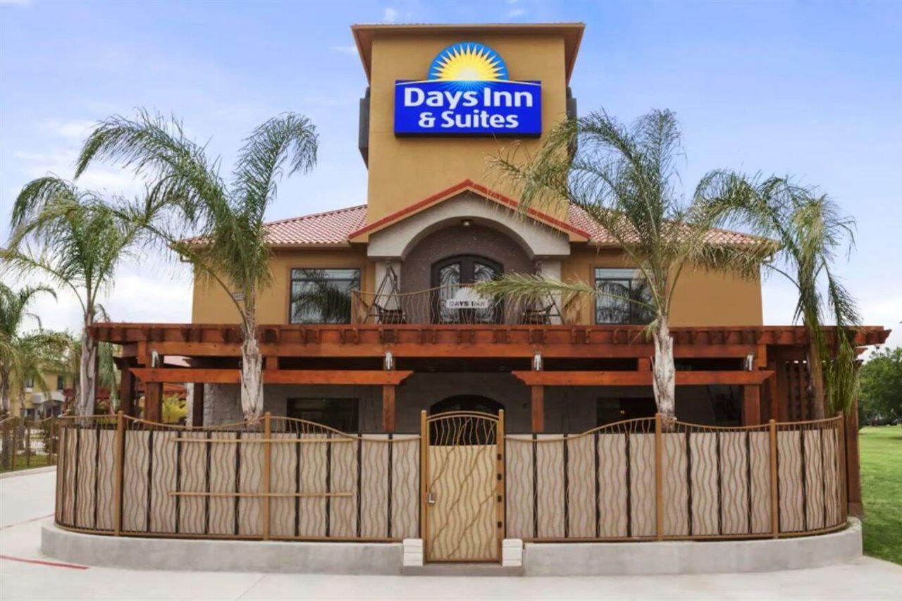 Days Inn & Suites By Wyndham Houston North-Spring Westfield Экстерьер фото