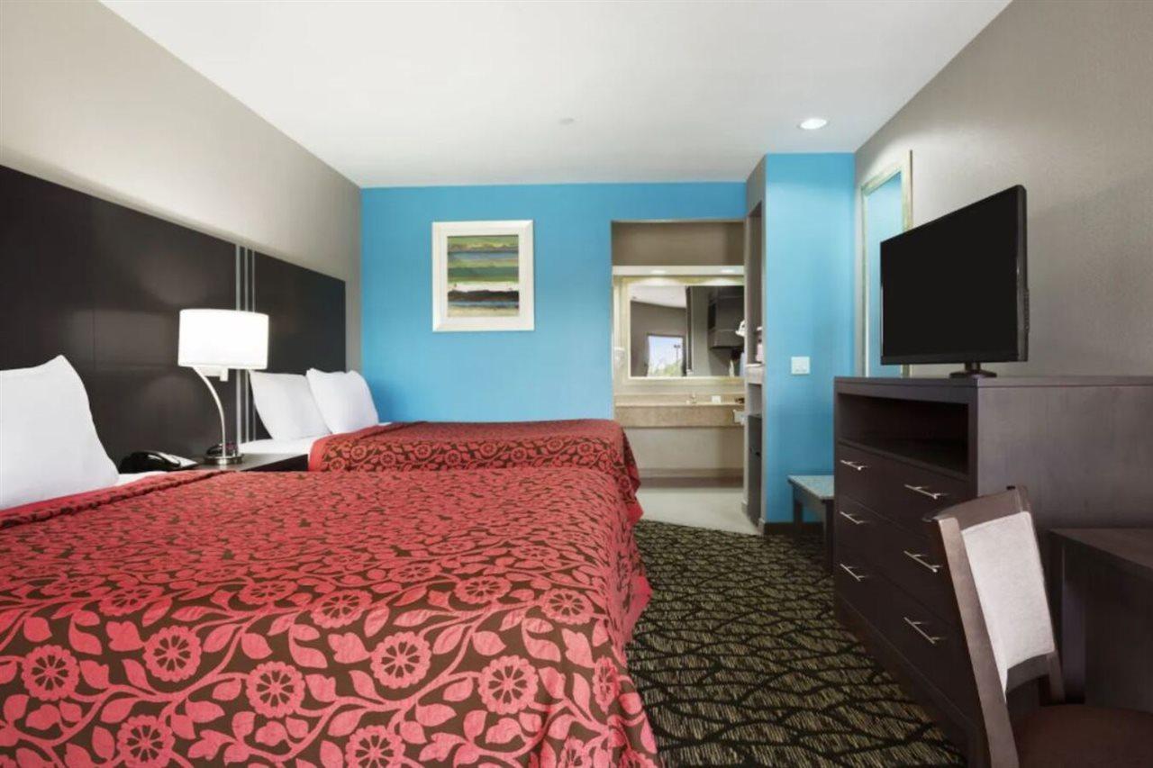 Days Inn & Suites By Wyndham Houston North-Spring Westfield Экстерьер фото