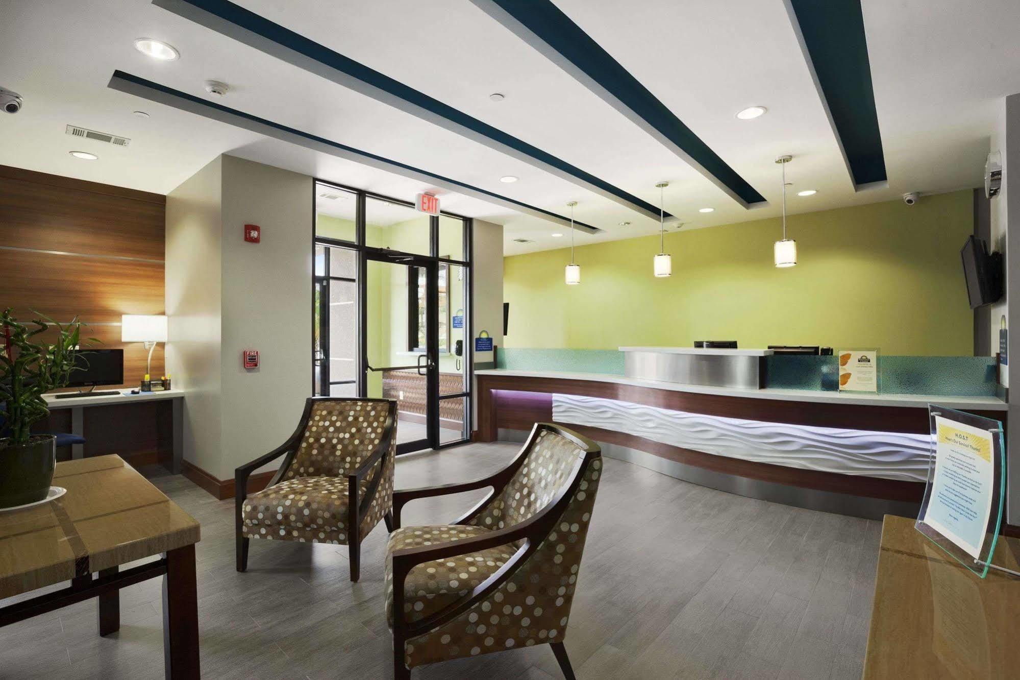 Days Inn & Suites By Wyndham Houston North-Spring Westfield Экстерьер фото