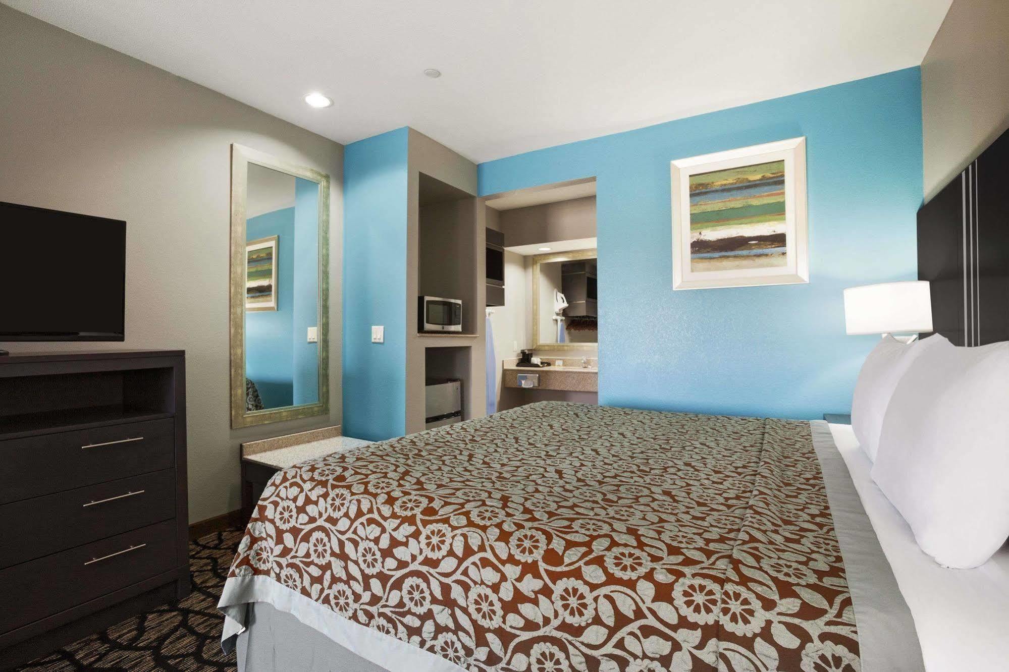 Days Inn & Suites By Wyndham Houston North-Spring Westfield Экстерьер фото