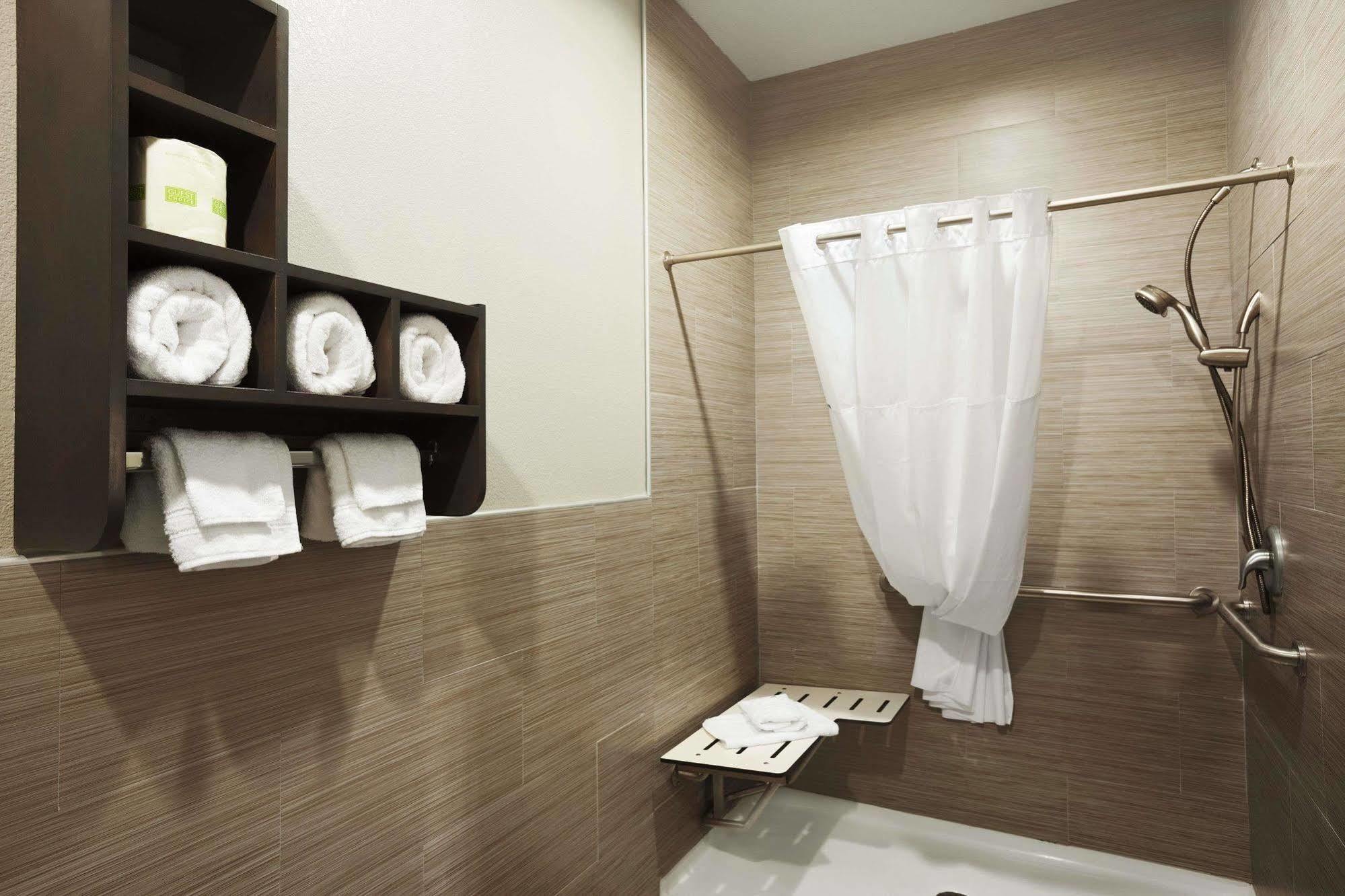 Days Inn & Suites By Wyndham Houston North-Spring Westfield Экстерьер фото
