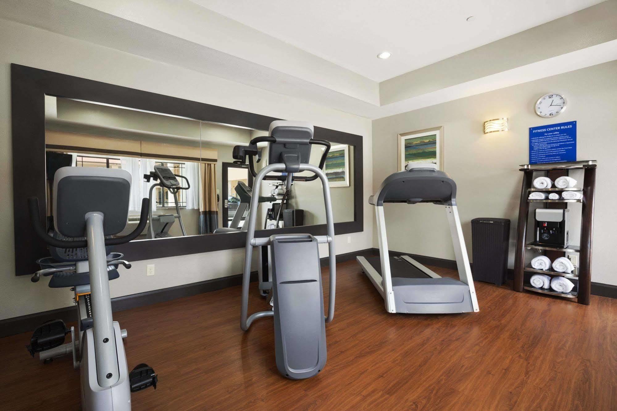 Days Inn & Suites By Wyndham Houston North-Spring Westfield Экстерьер фото