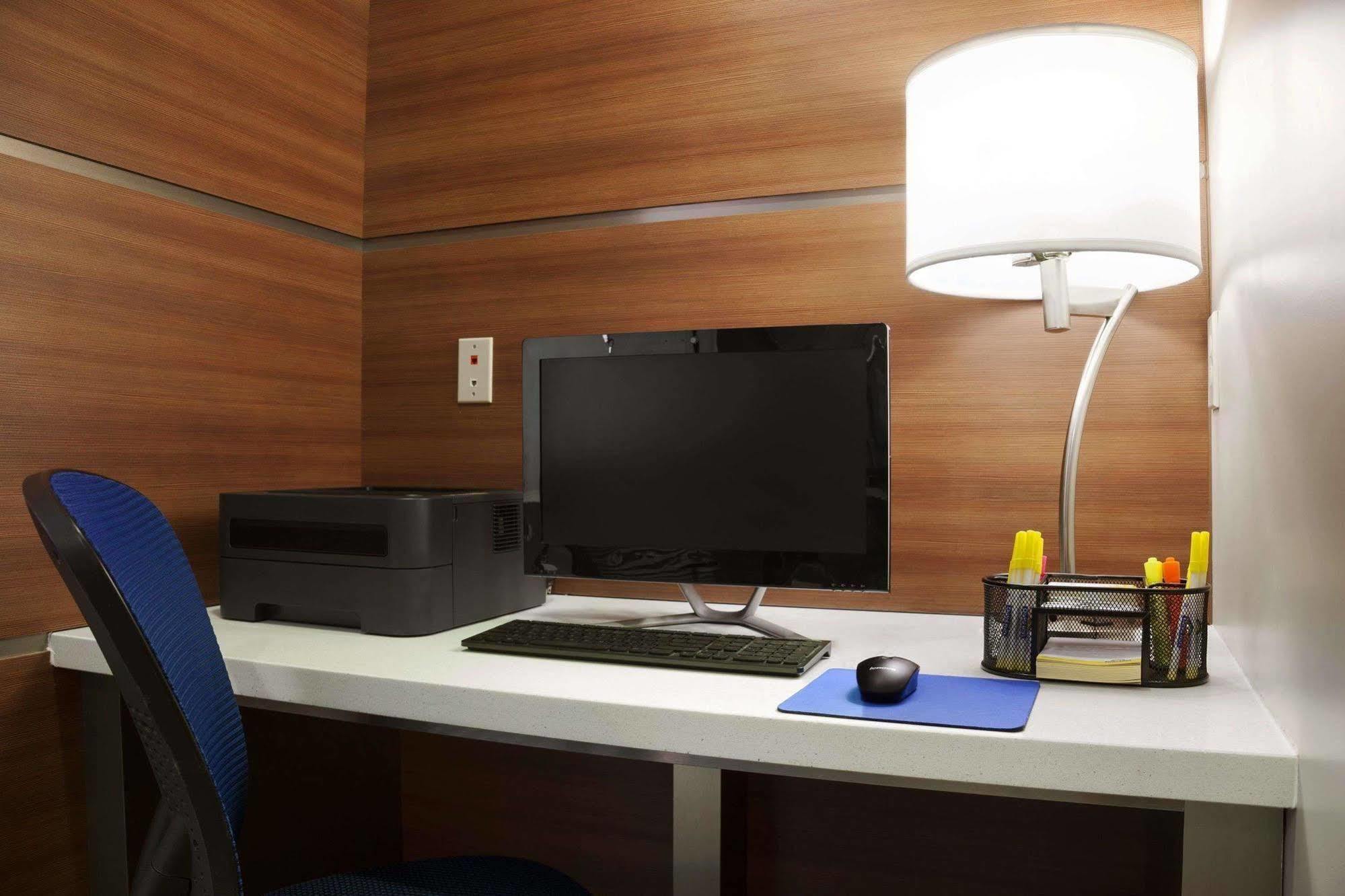 Days Inn & Suites By Wyndham Houston North-Spring Westfield Экстерьер фото