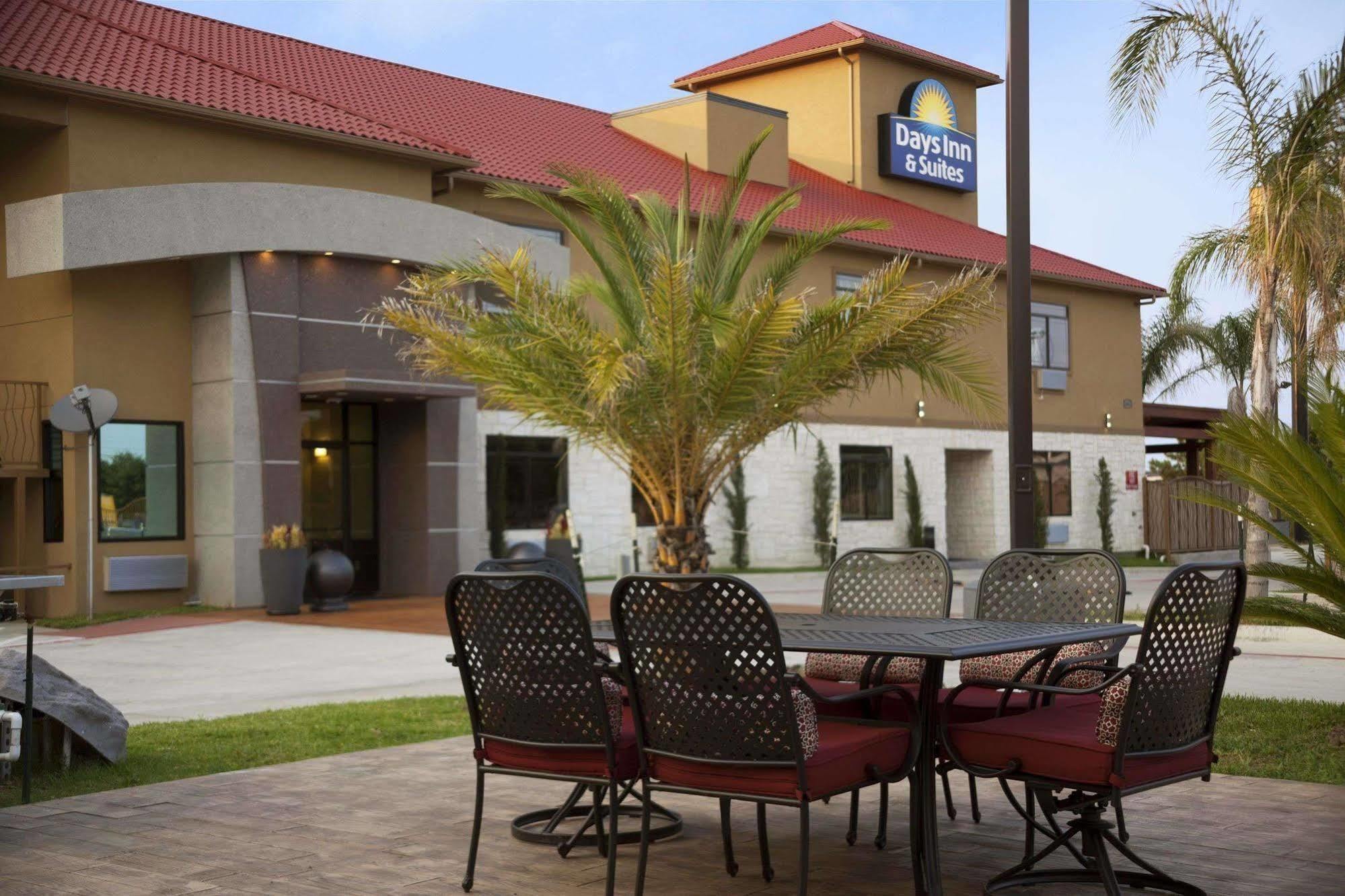 Days Inn & Suites By Wyndham Houston North-Spring Westfield Экстерьер фото
