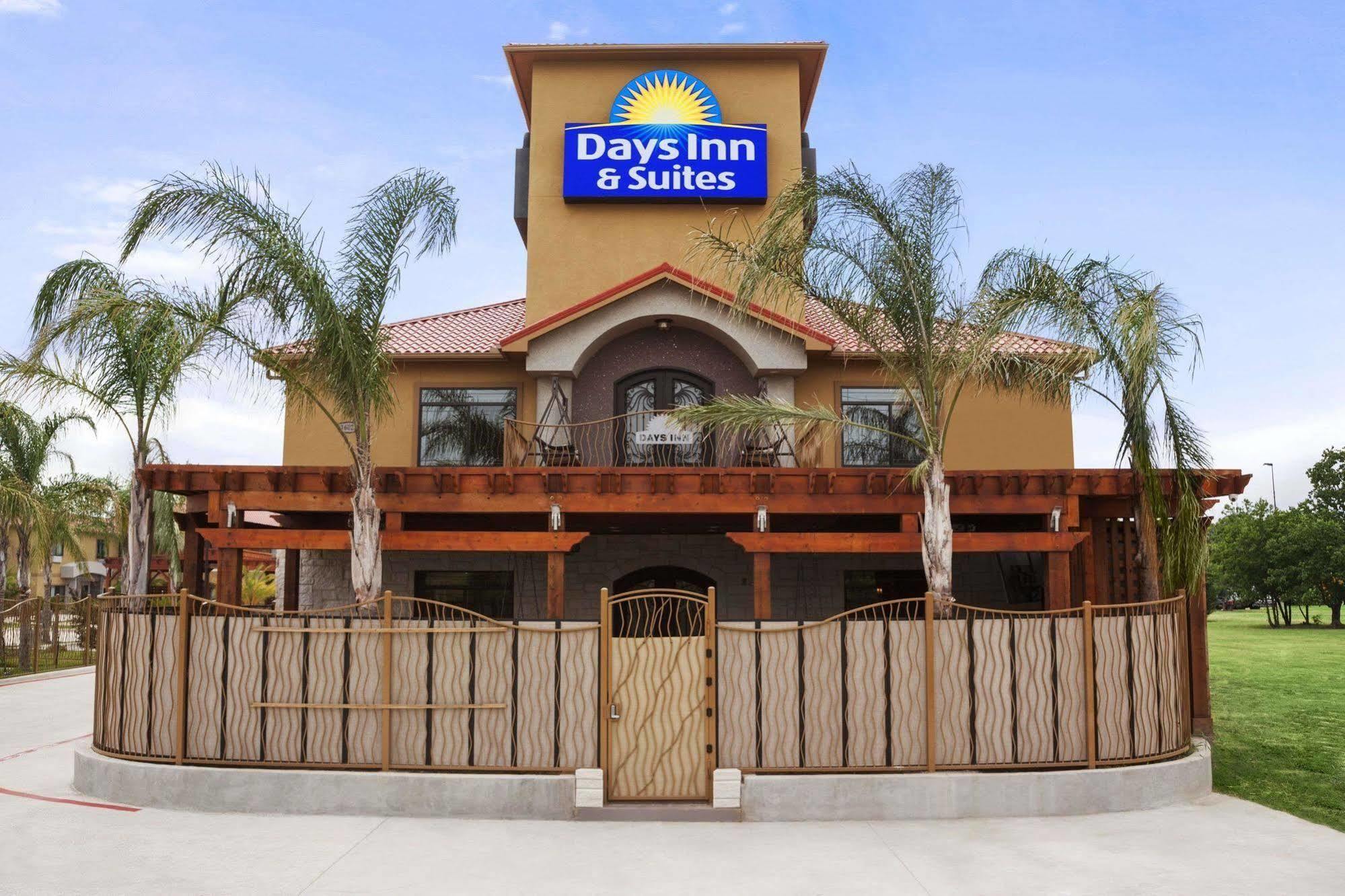 Days Inn & Suites By Wyndham Houston North-Spring Westfield Экстерьер фото